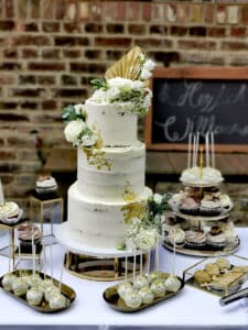 naked cake wedding with flower