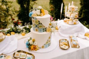 Verschiedene Sweets zur Hochzeit inklusive Hochzeitstorte