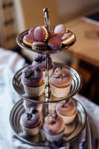 Macaron und Cupcakes für die Hochzeit